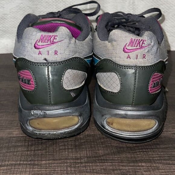 Nike Air Max Classics, size 9.5 - Picture 3 of 6